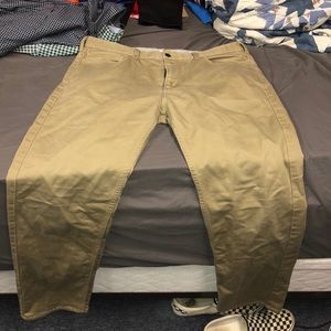 Men’s Dockers khakis